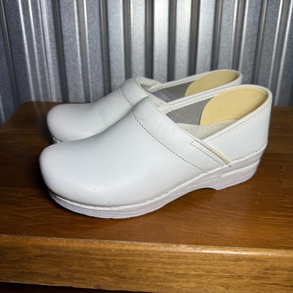 White Leather Dansko Clogs Size 39 New With Defects, No Box, Professional, Nurse - Picture 3 of 12